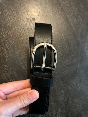 Source Unknown Black Leather Belt with Silver Buckle